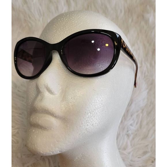 Betsey Johnson Accessories - Betsey Johnson Sunglasses in Black with Leopard Print Arms